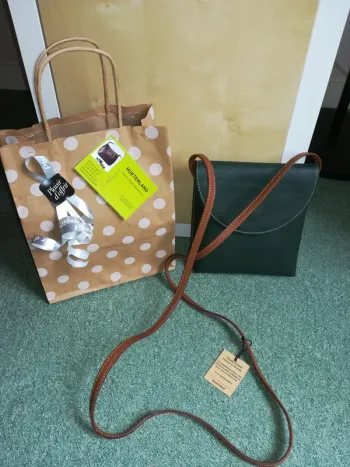 Petit sac à main vert foncé, tout cuir, artisan créateur maroquinerie, neuf avec étiquette