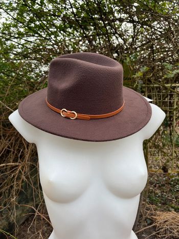 Chapeau neuf marron T 58 cm