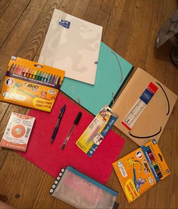 Lot fournitures scolaires