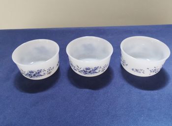 Ramequins Arcopal vintage déco bleue