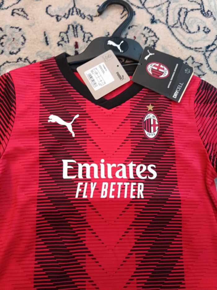 Tenue de foot Puma, équipe Milan AC taille 5/6 ans authentique neuf - photo numéro 3