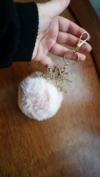 Breloque pompon rose et doré ananas