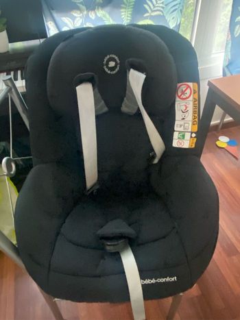 Vend poussette bébé confort ainsi que 2 siège adaptable isofix de 0mois à 9mois et le deuxième de 0mois à 15mois.