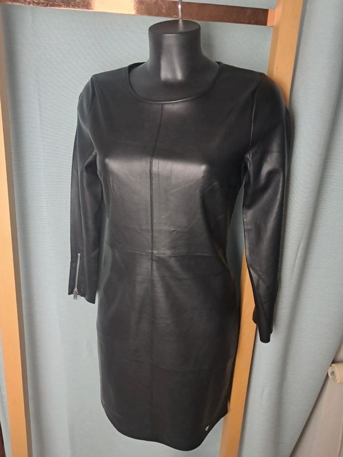 Les petites bombes robe simili noire T.36 neuve