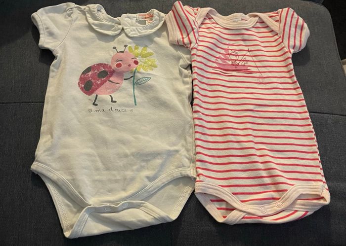 Lot bodies manches courtes 3 mois