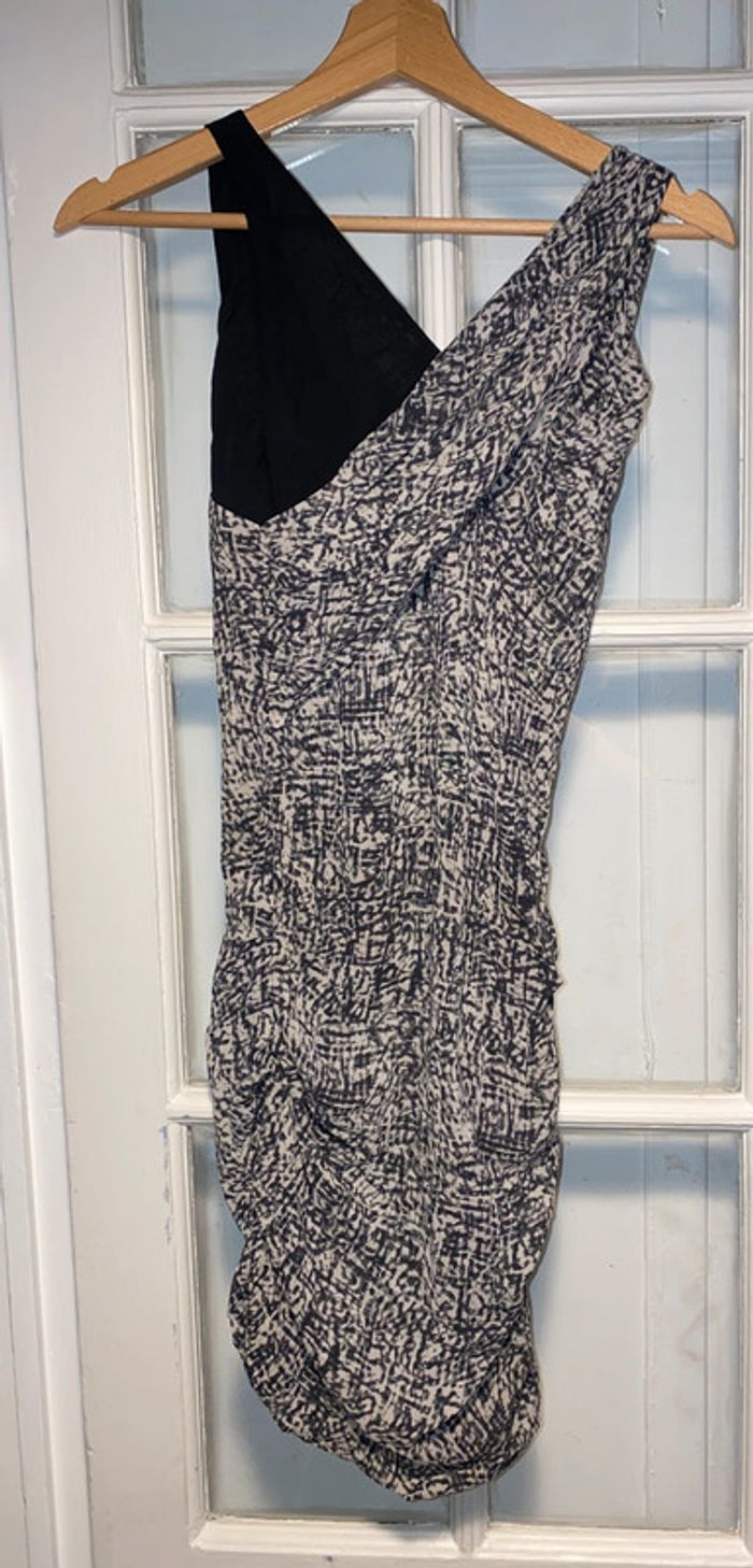 Robe en soie iro  Drapée Taille 34  valeur 279 euros - photo numéro 3