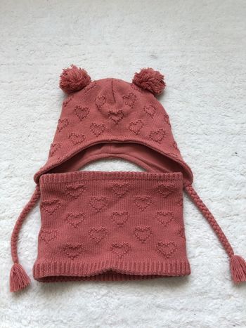 Bonnet et tour de cou