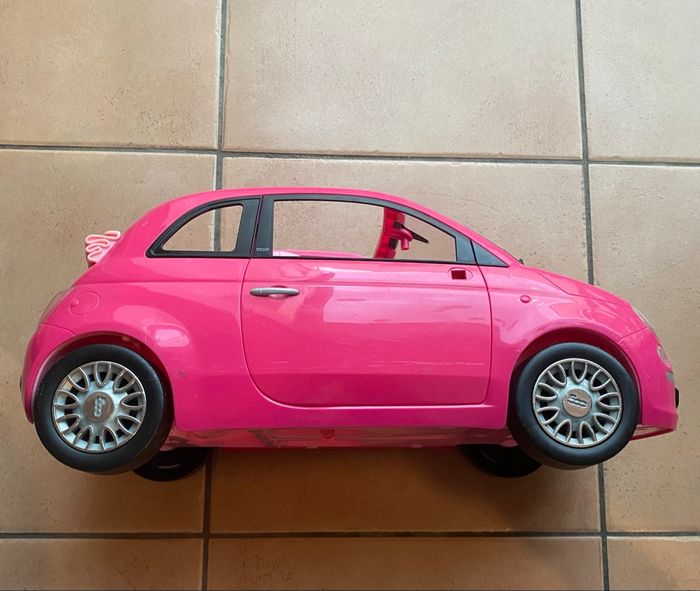 Voiture barbie - photo numéro 1