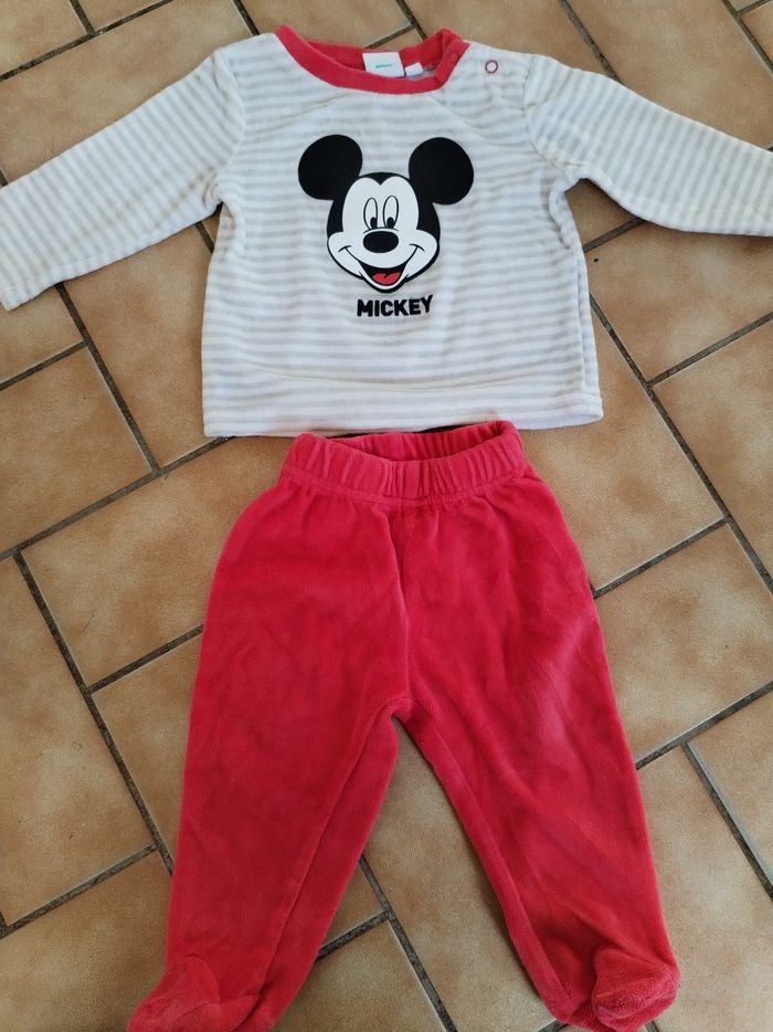 Pyjama Disney, taille 9 mois