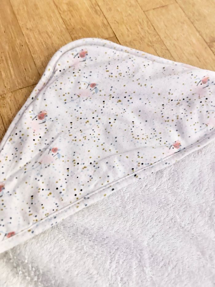 Sortie de bain à capuche Kiabi - Motifs Fleurs & Confettis - photo numéro 7