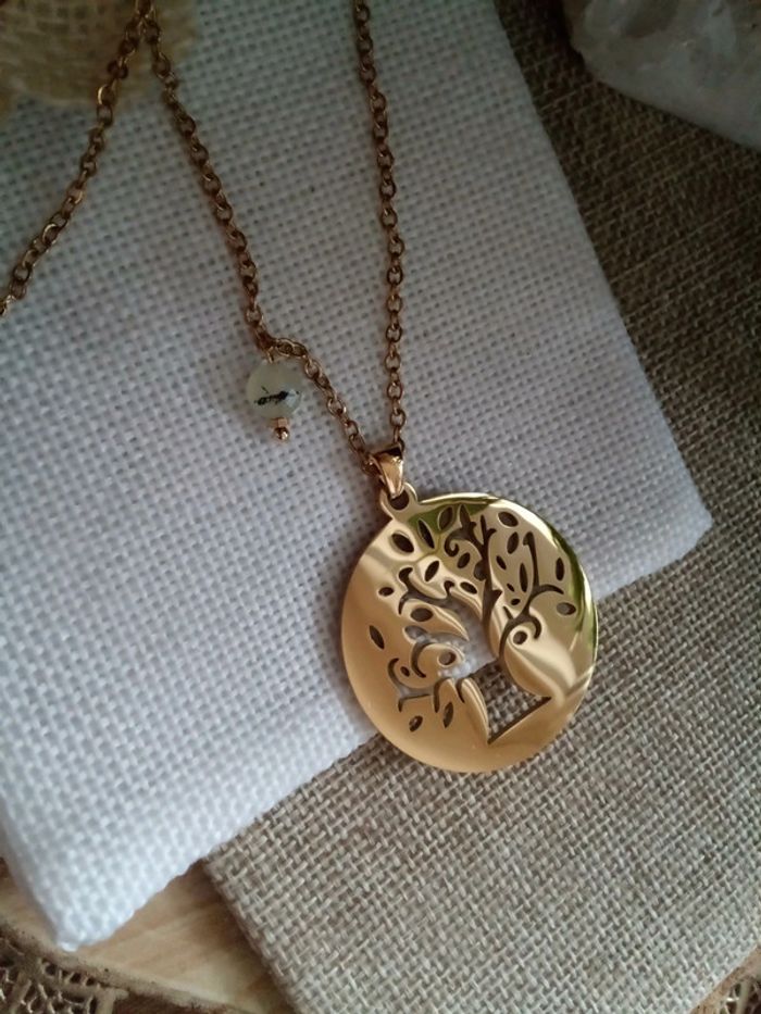 Collier arbre de vie et pierre naturelle de jade