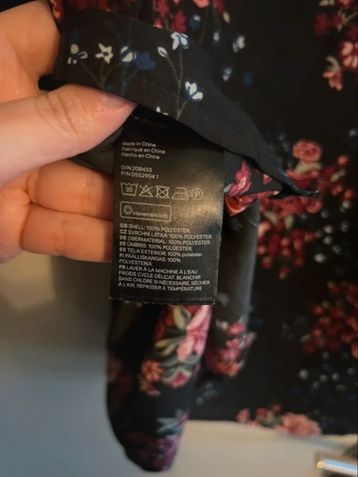 Kimono fleuri noir effet satin - photo numéro 4