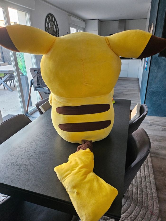 Grande peluche Pikachu - photo numéro 3