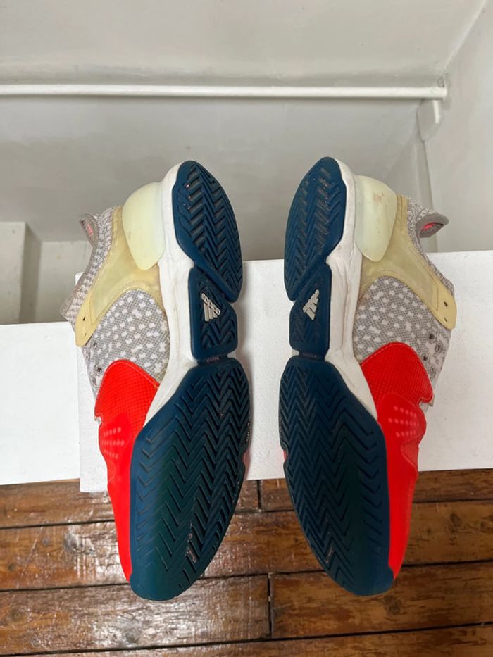 Chaussure de Tennis Adidas Adizero pour salle très peu utilisé - photo numéro 5