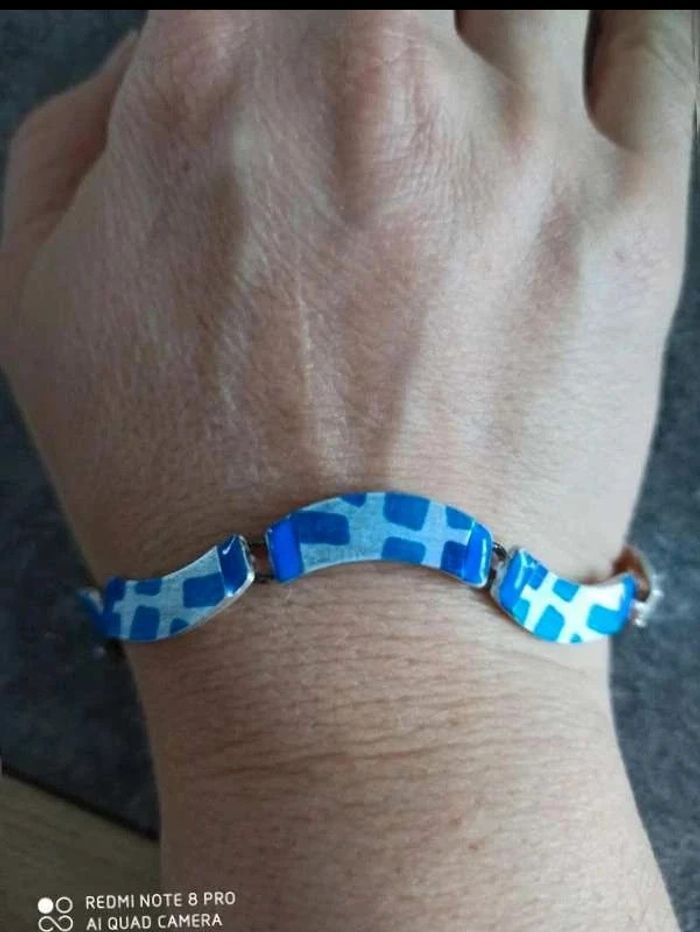 Bracelet  bleu  et argenté  ikita