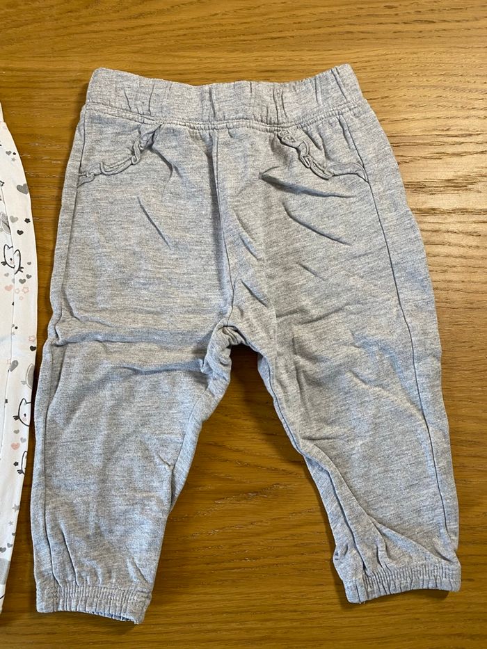 Baby Club Lot de 2 Pantalons blanc/gris Taille 12/18 mois - photo numéro 2