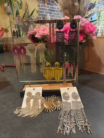 Lot 11 paires de boucles d oreilles + portant