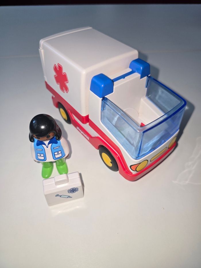 123 playmobil ambulance