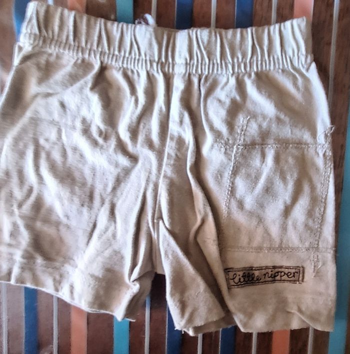 Tshirt jaune et short beige - photo numéro 3