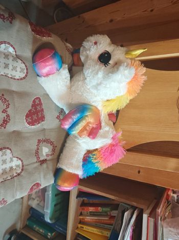 Peluche licorne blanche multicolore