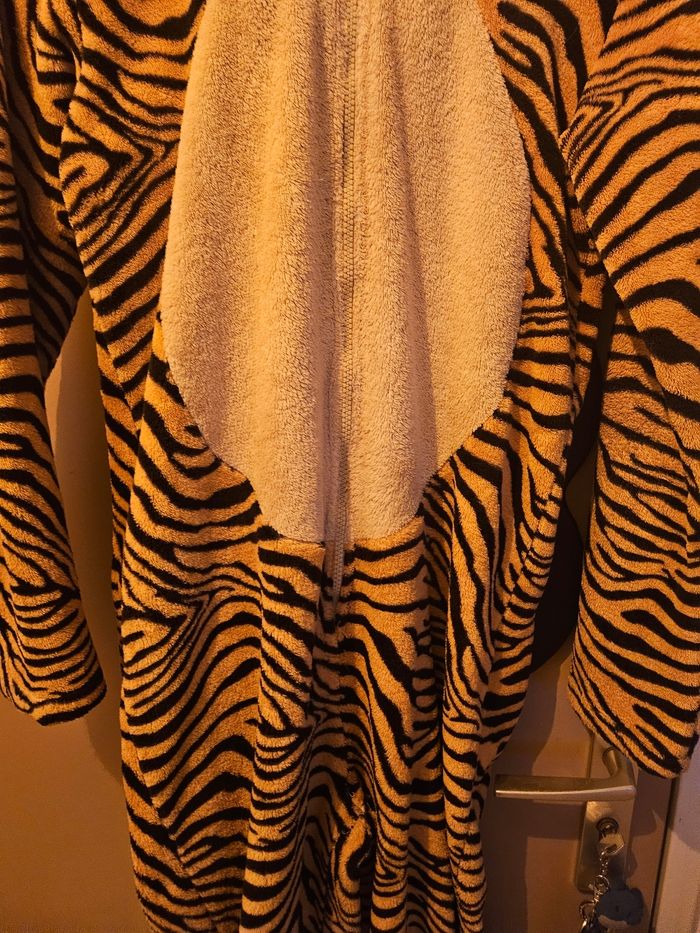 Pyjama combi tigre taille 16 ans - photo numéro 2