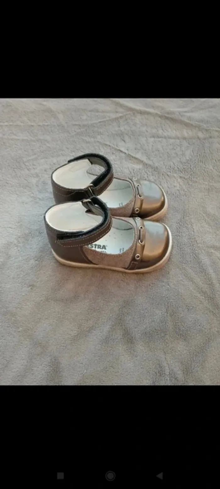 Petites chaussures - photo numéro 2