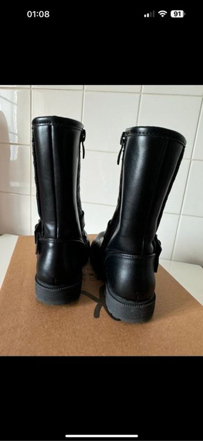 Bottes noires - photo numéro 5