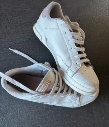 Baskets blanches Lacoste taille 40 👟
