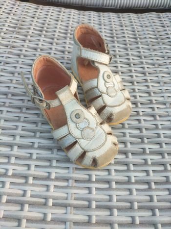 Sandales blanches pointure 19