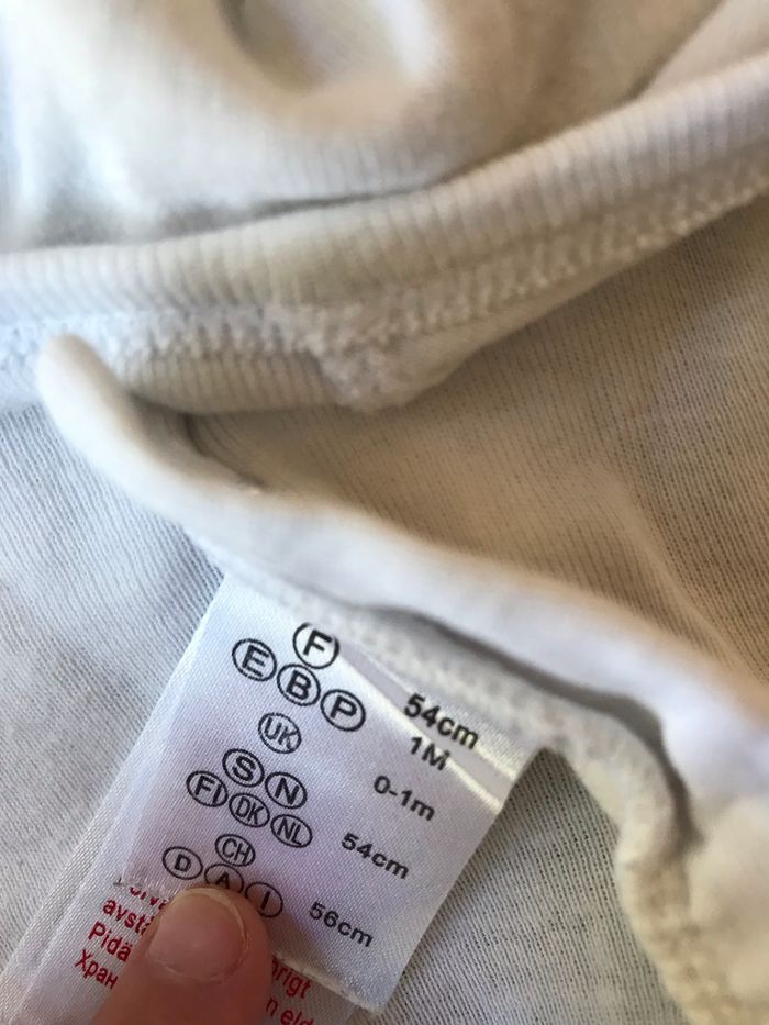 Lot de deux bodies 1mois - photo numéro 2