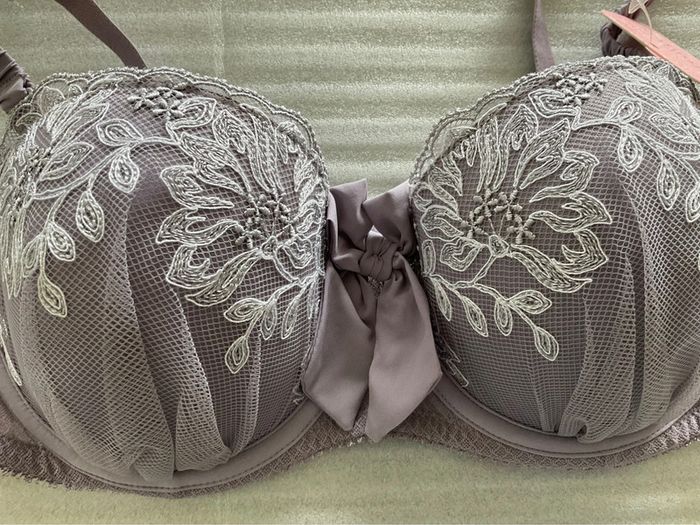 Soutien-gorge mauve et blanc Affinitas neuf - photo numéro 3