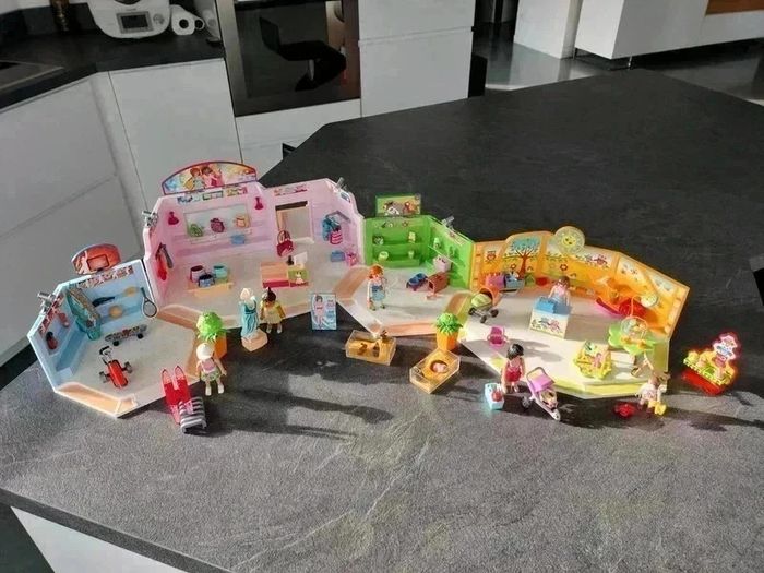 60 € Playmobil 9078 galerie marchande + Playmobil 9079 magasin pour bébé