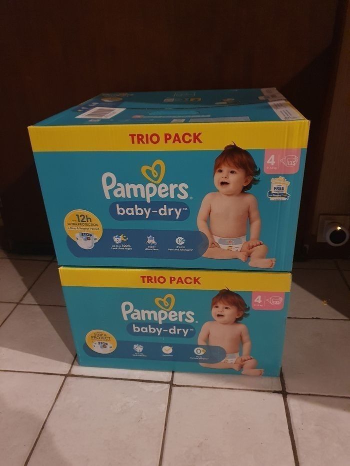 270 couches Pampers baby-dry taille 4