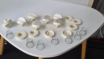 Boutons + ressorts four Brandt 30 la pièce 