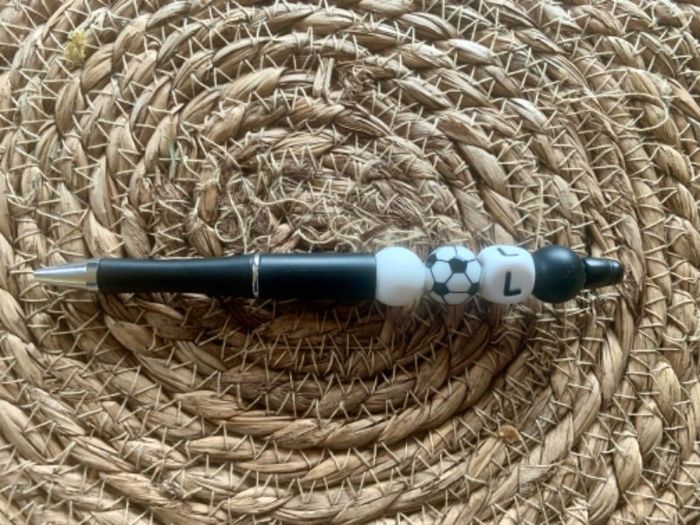 Stylo personnalisé football ⚽️ avec des perles en silicone