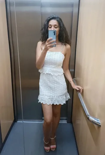Robe courte blanche en dentelle