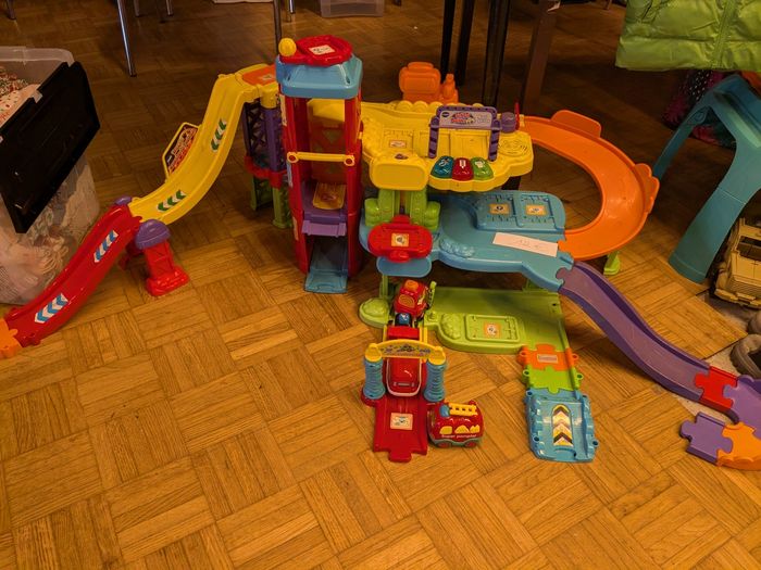 Garage+ tremplin + 4 tututs - photo numéro 2