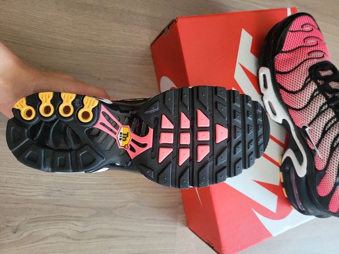 Baskets TN Nike Air Max plus modèle "sunset pulse Black pink foam" - photo numéro 9