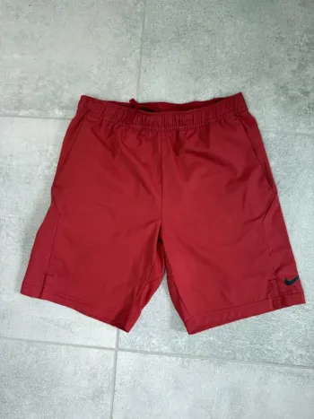 Short de sport Nike garçon Dri-fit bordeaux taille 12-13 ans
