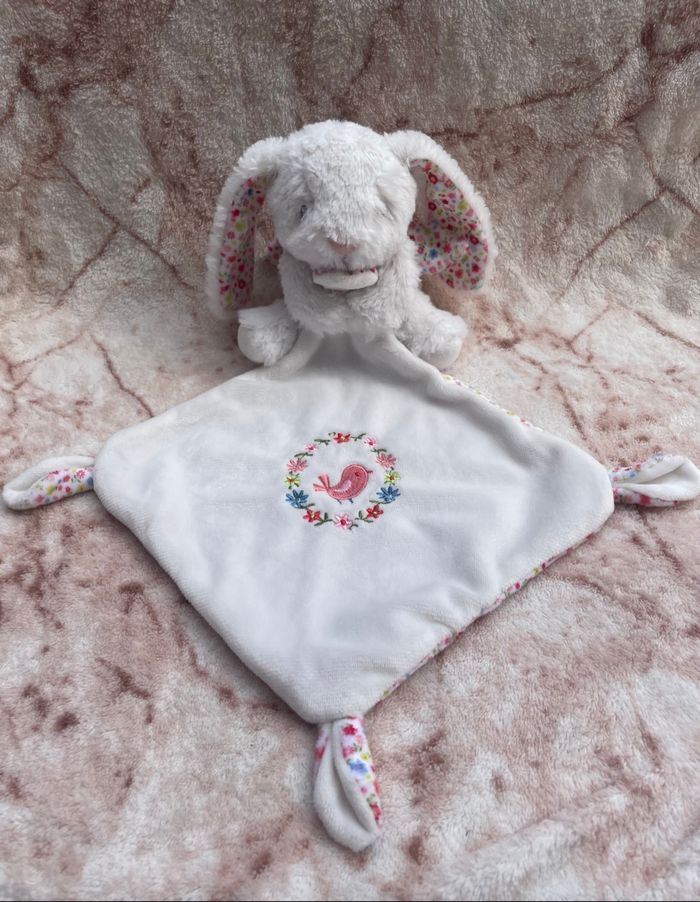 Doudou Lapin blanc mouchoir fleurs oiseau rose Pommette