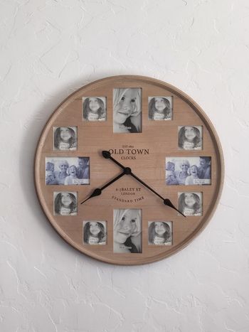 Horloge murale avec cadres photos intégrés – 60 cm