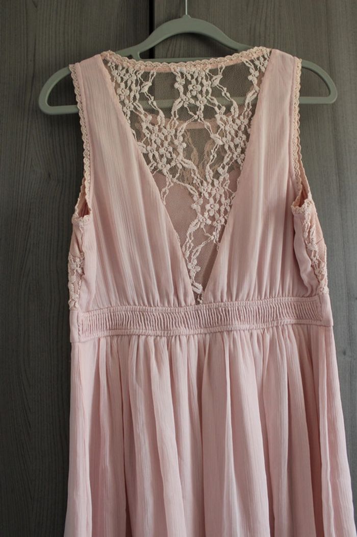 Robe en dentelle - photo numéro 4