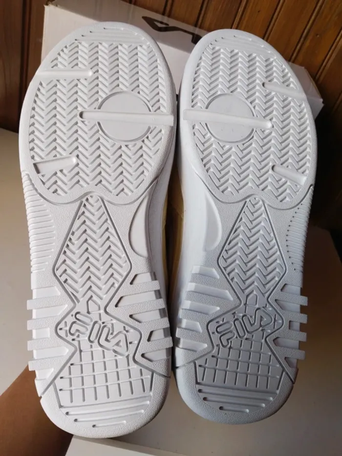 Jolie baskets femme de marque Fila pointure 41 - photo numéro 10