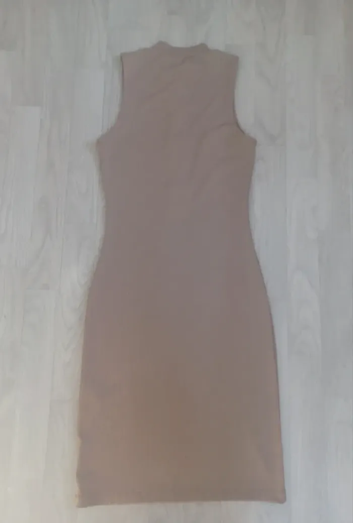 Robe moulante courte - photo numéro 4