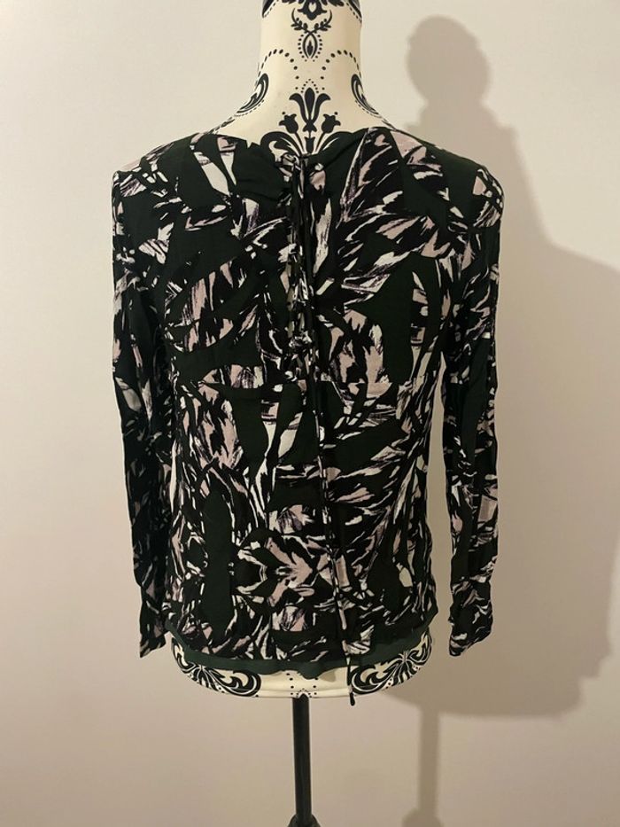 Blouse manche longue vert foncé à motifs noir et blanc col V dos lacet Frnch taille M - photo numéro 4
