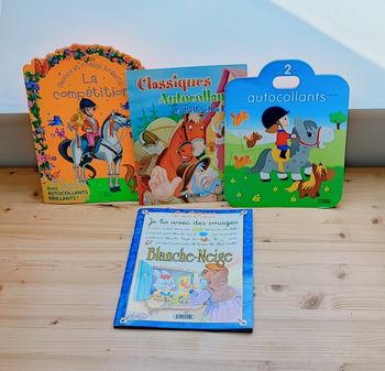 📚 Lot de 4 livres histoires et autocollants 📚