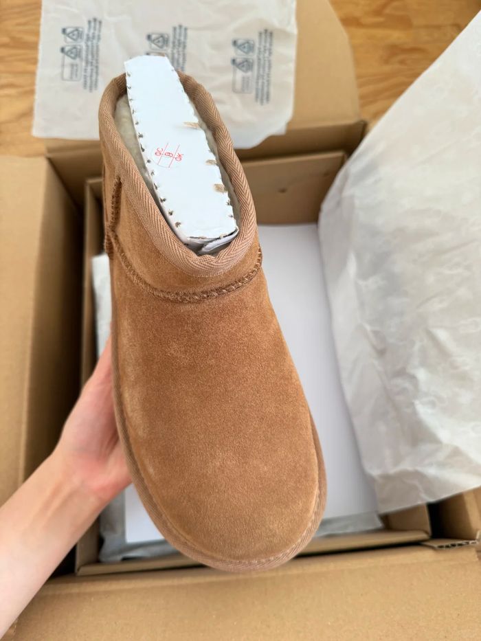 Ugg mini Snow boots taille 37 - photo numéro 2