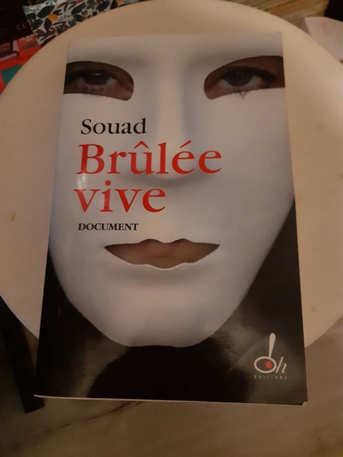 Livre grand format Brûlée vive de Souad