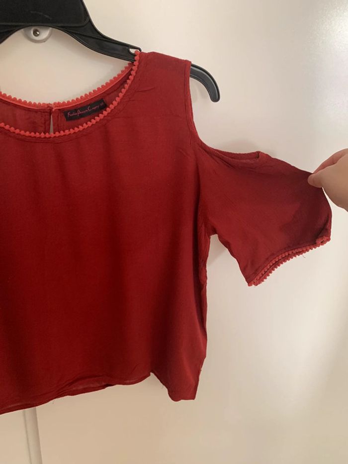 Jolie blouse Bordeaux avec manche retombante sur les épaules - photo numéro 3