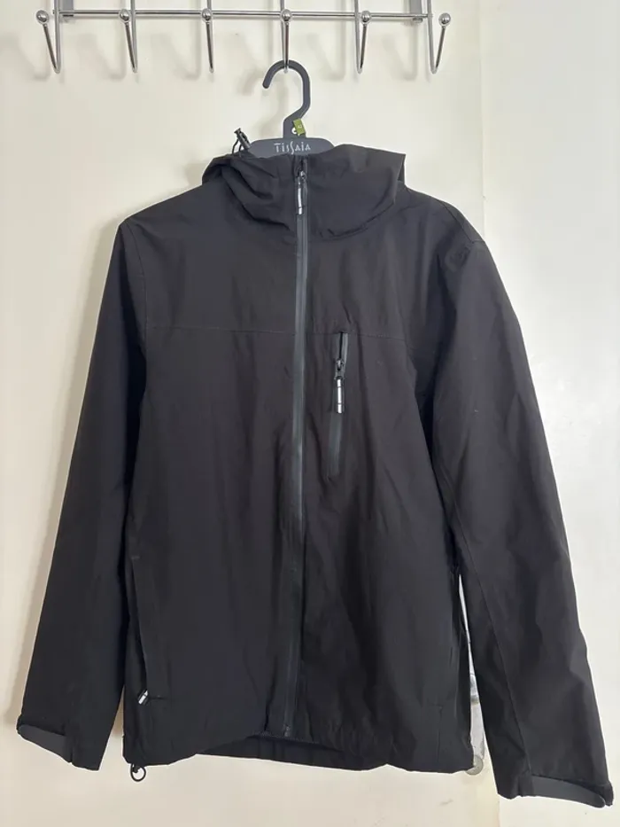 Veste imperméable à capuche